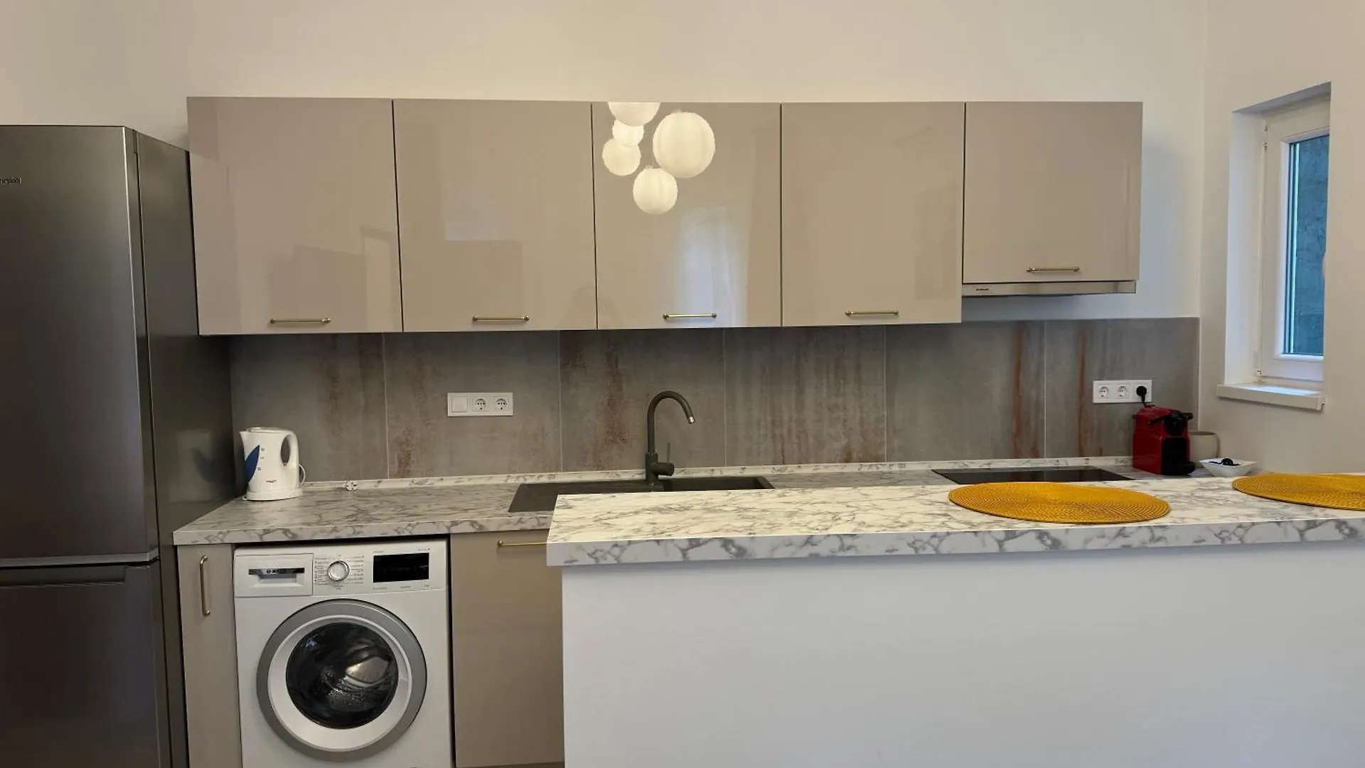 Suzannah Apartment By The Danube Budapest