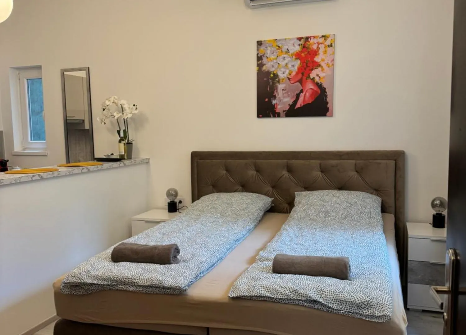 Suzannah Apartment By The Danube Budapest Hungary