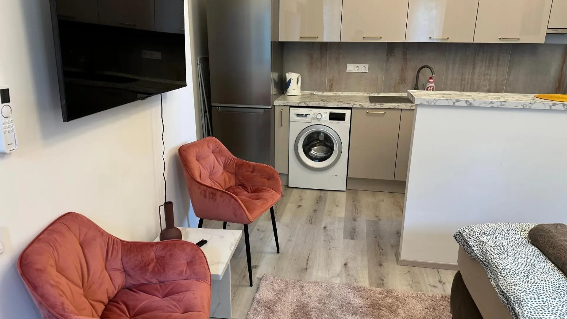 Suzannah Apartment By The Danube Budapest