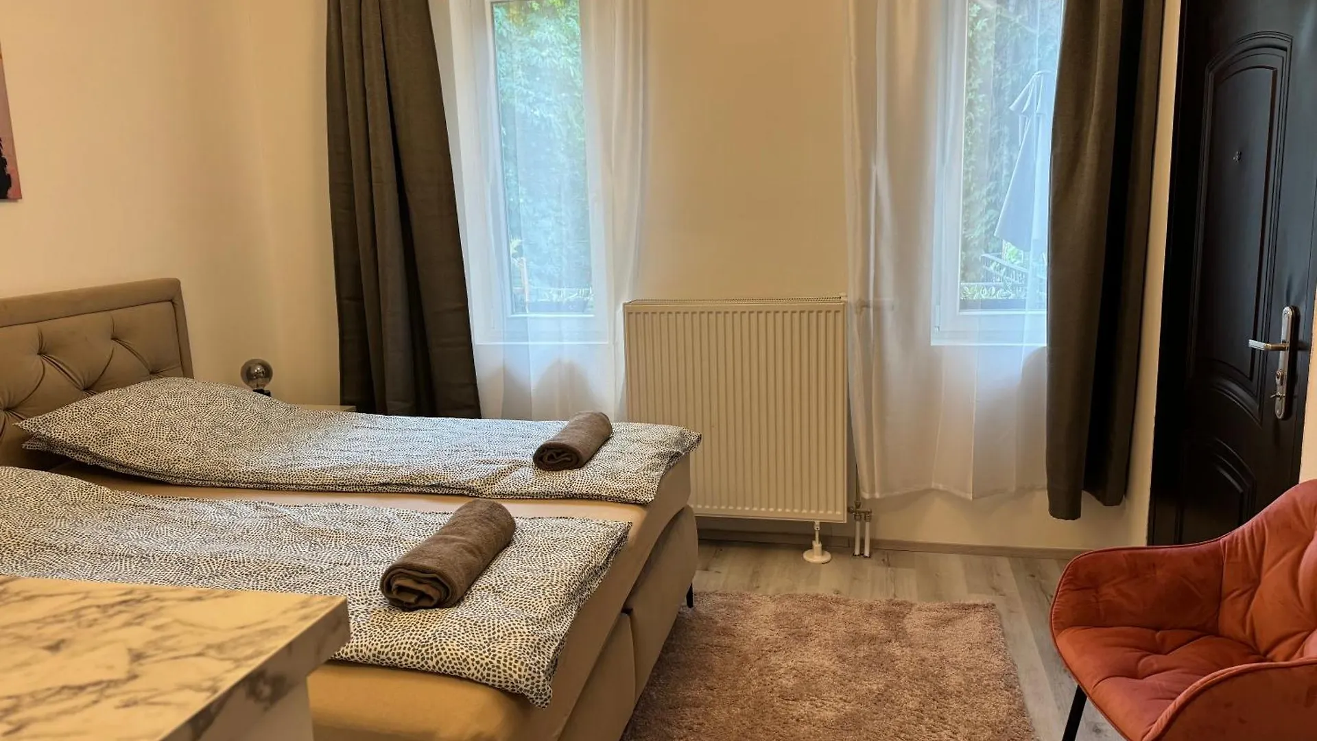 Suzannah Apartment By The Danube Budapest