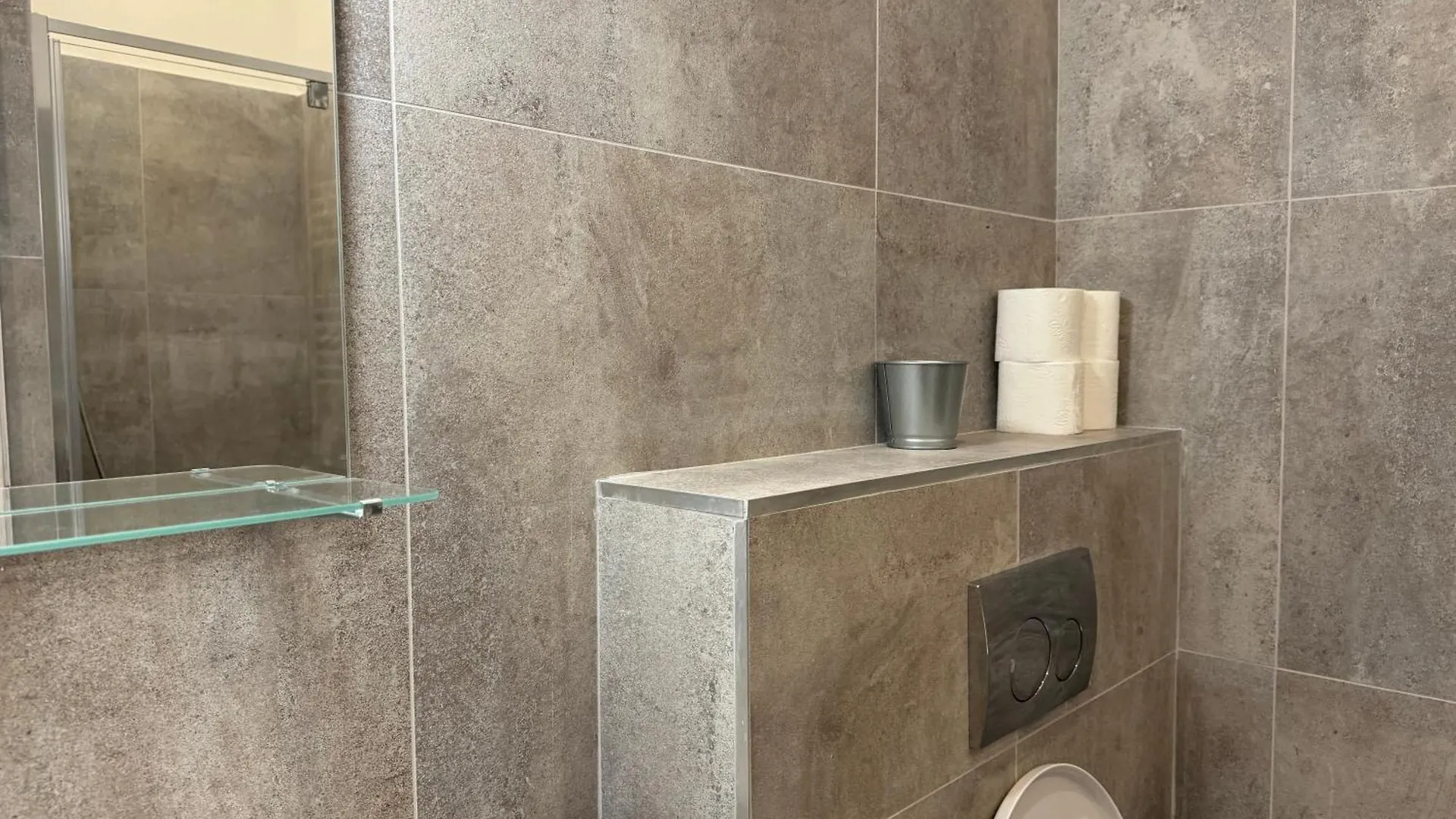 Suzannah Apartment By The Danube Budapest