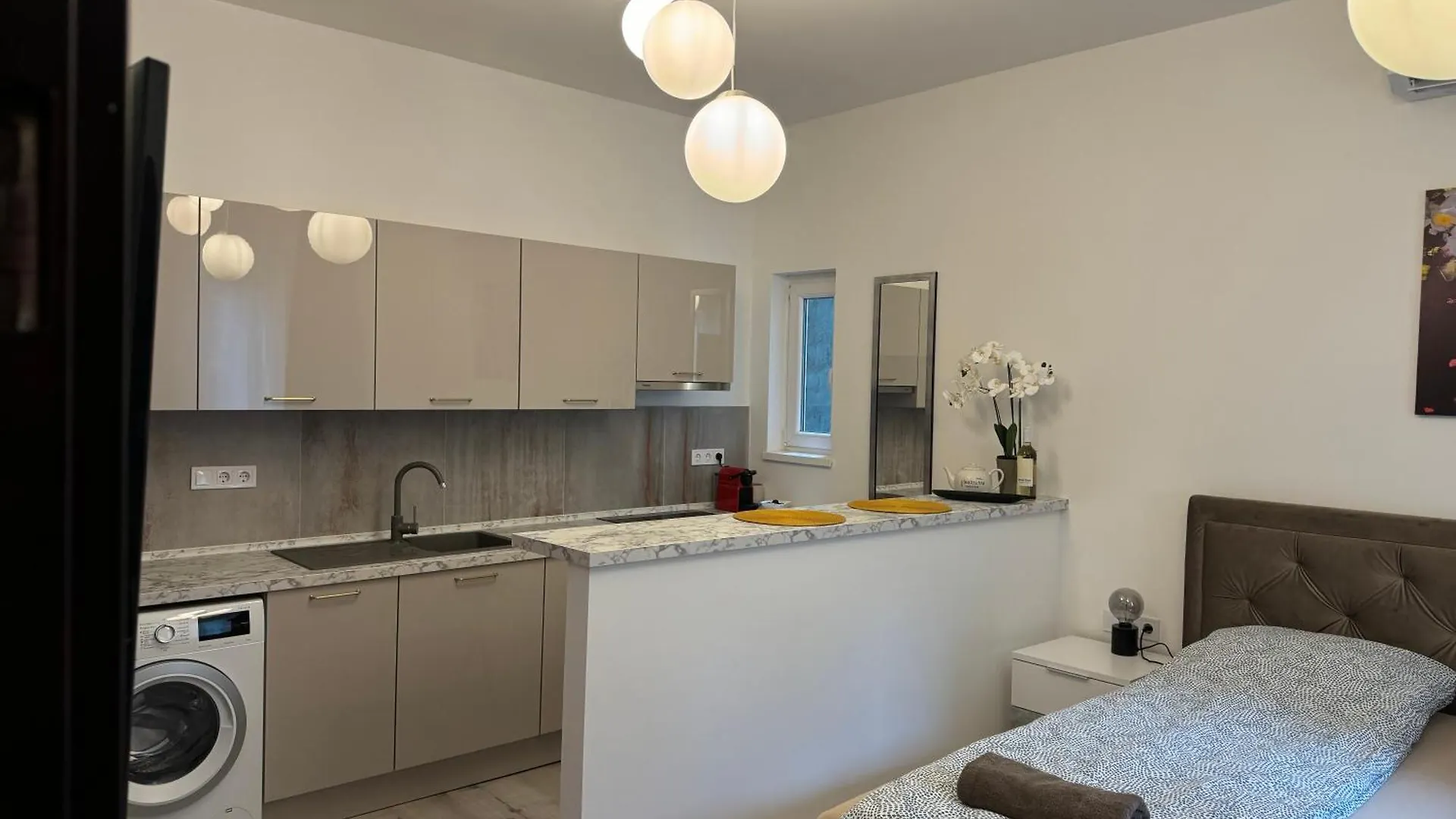 Suzannah Apartment By The Danube Budapest