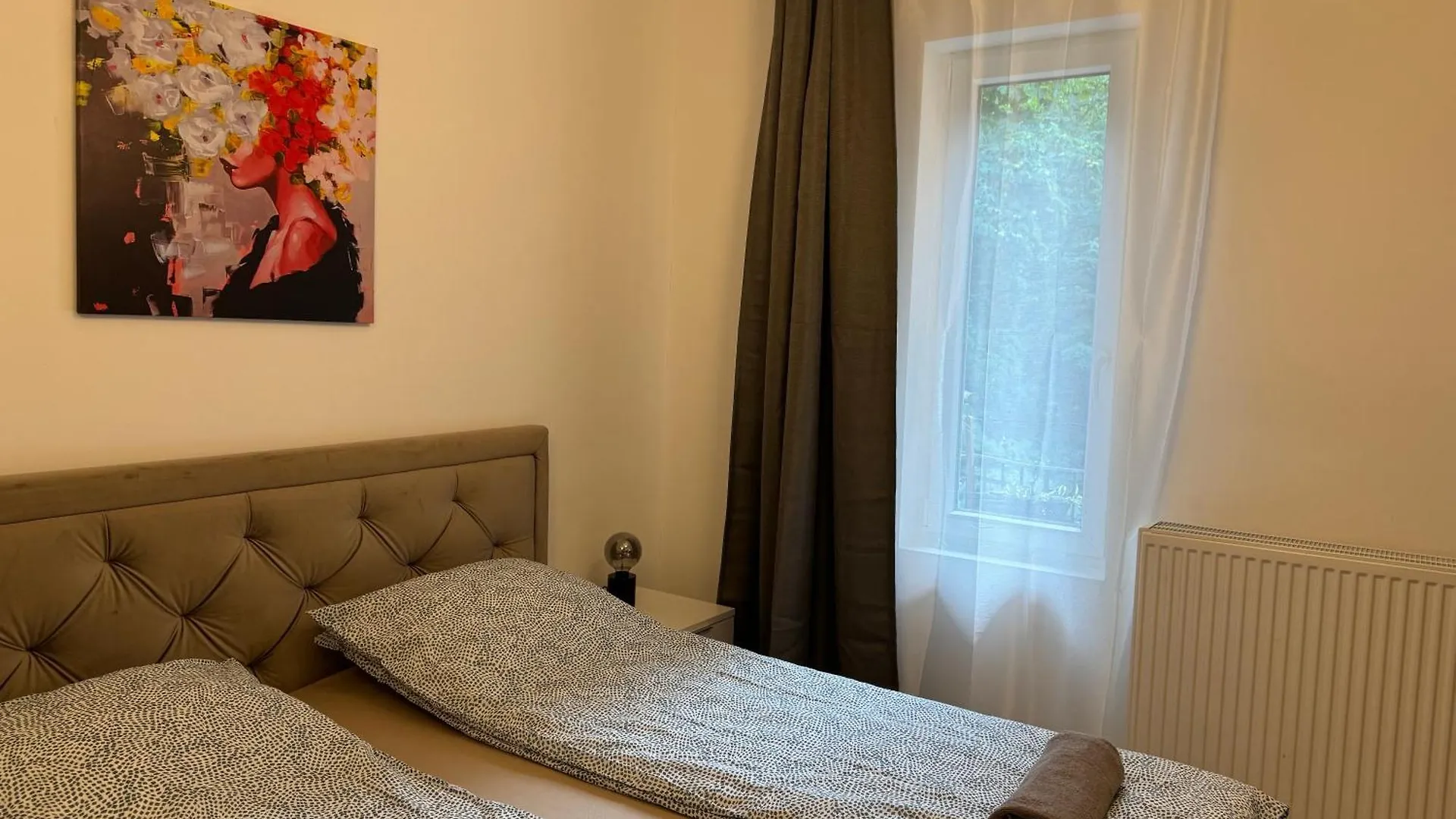 Suzannah Apartment By The Danube Budapest Hungary